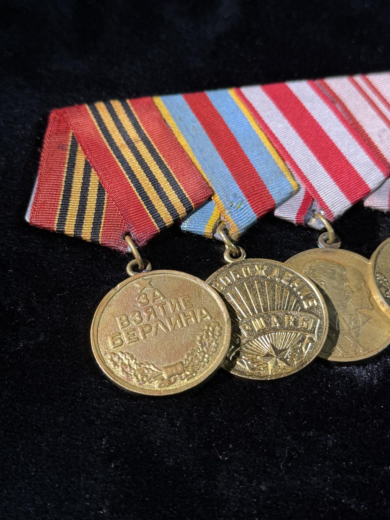 戎马世界章牌大赏第110期 苏联战役奖章奖章、建军周年奖章与莫斯科建成奖章联排