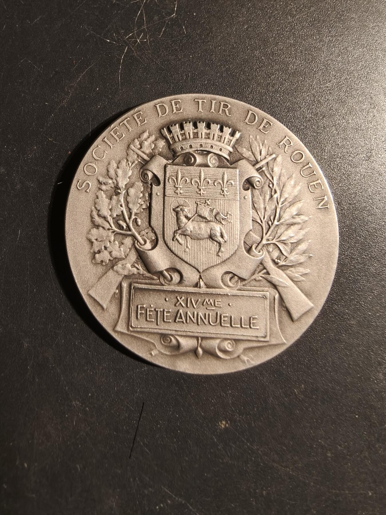 老王徽章第179期 法国1914年鲁昂国际射击竞赛大银章    原盒    950银     直径40mm    重量32.8g