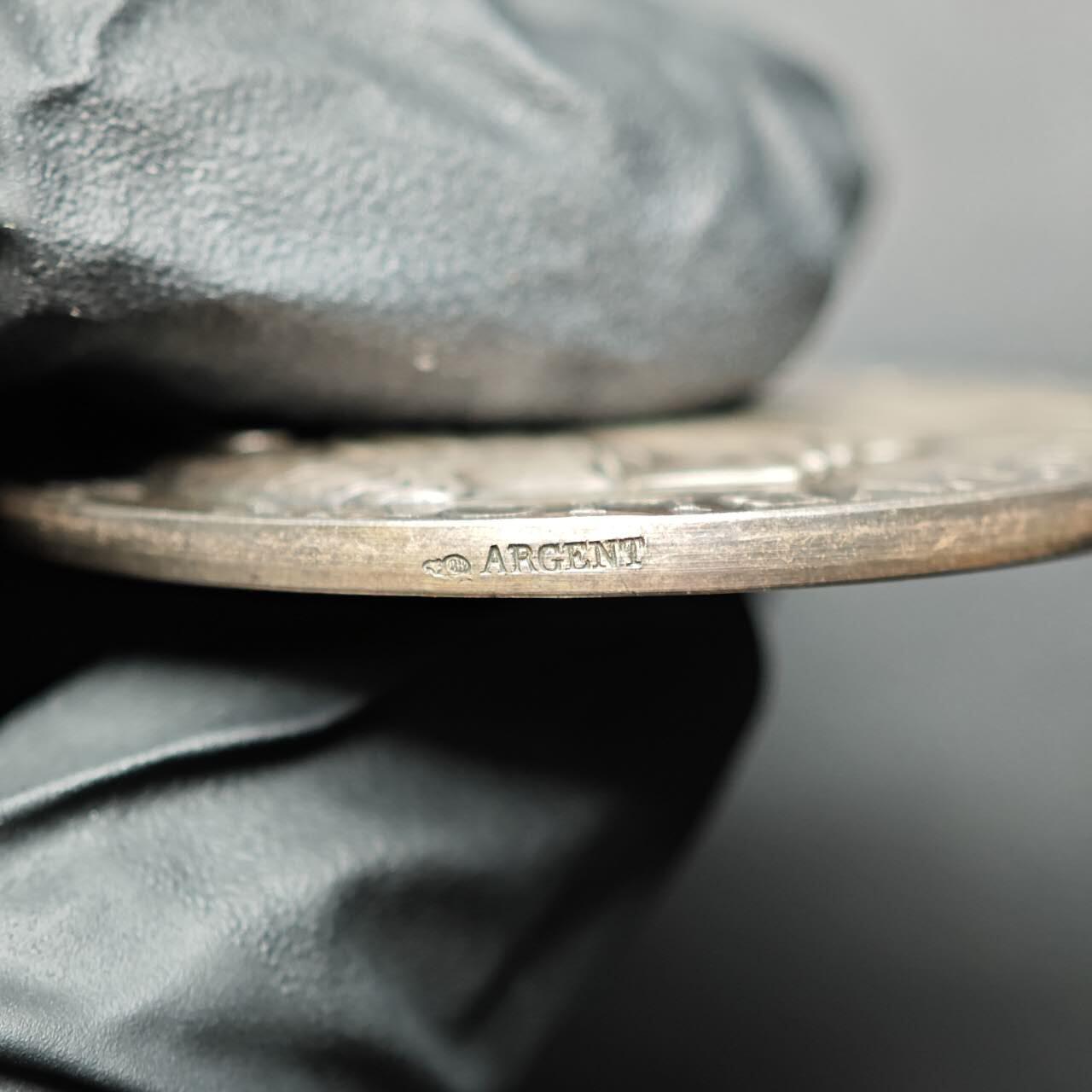 金瓯小拍第三期 古今币章 银价专场 法国农业部大银章1896年 重64克直径50mm 边铭丰饶角ARGENT 带原盒无法关闭