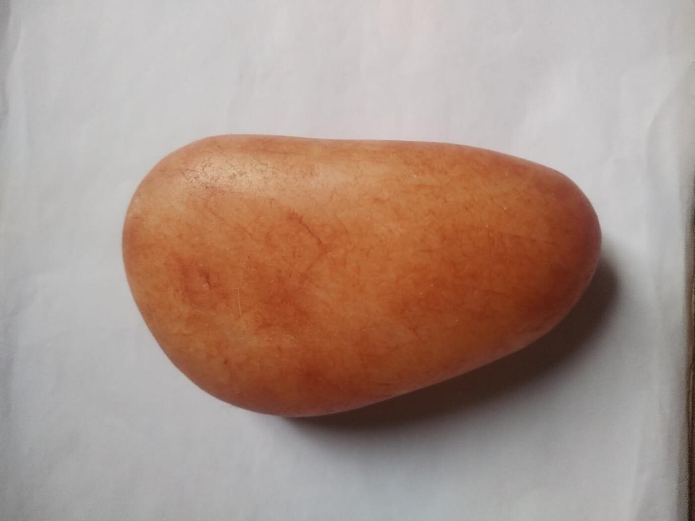 综合 和田玉原石 900克左右。