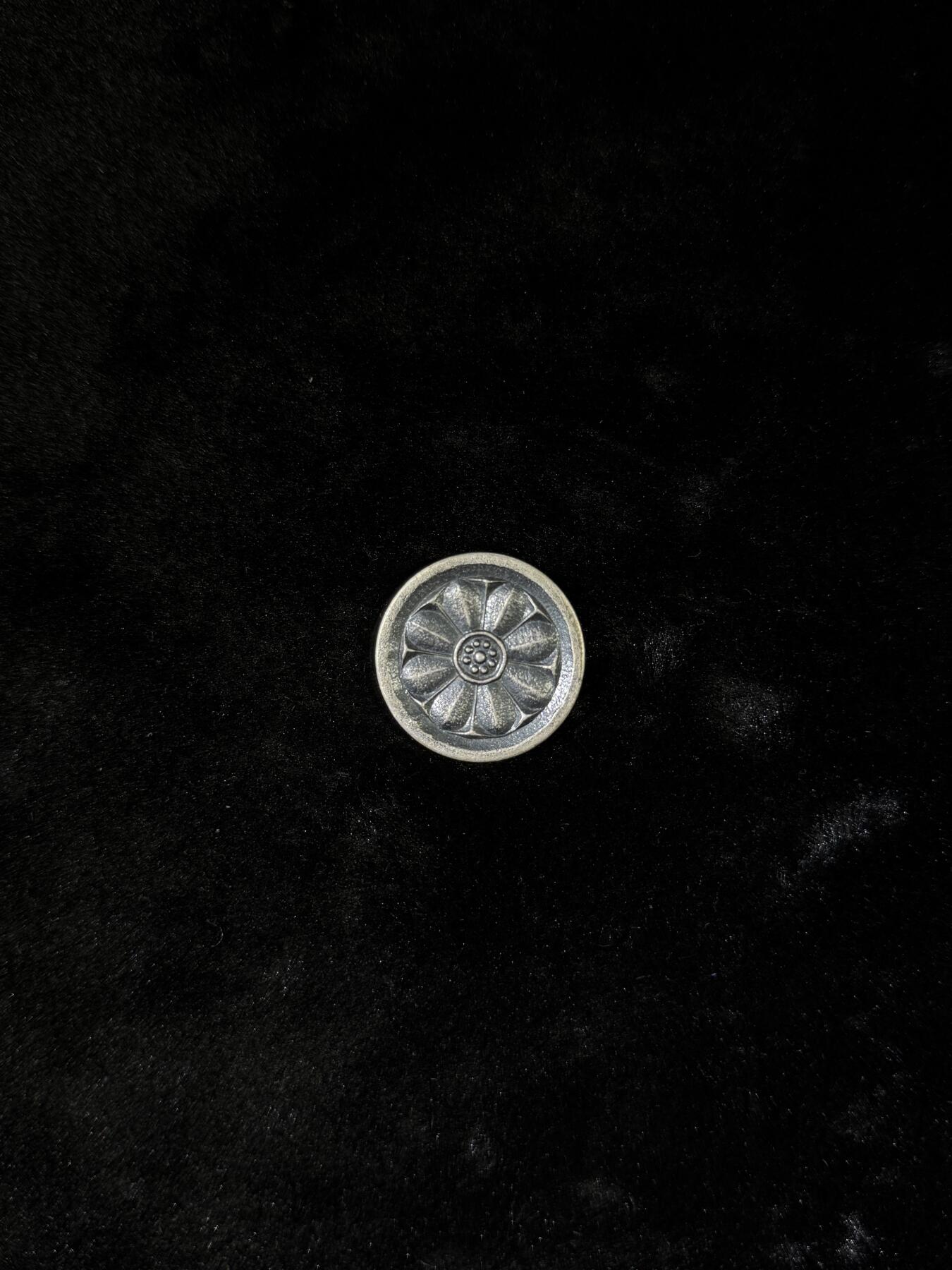 戎马世界章牌大赏第110期 日本国学院大学创立100周年纪念章，银制，16g左右