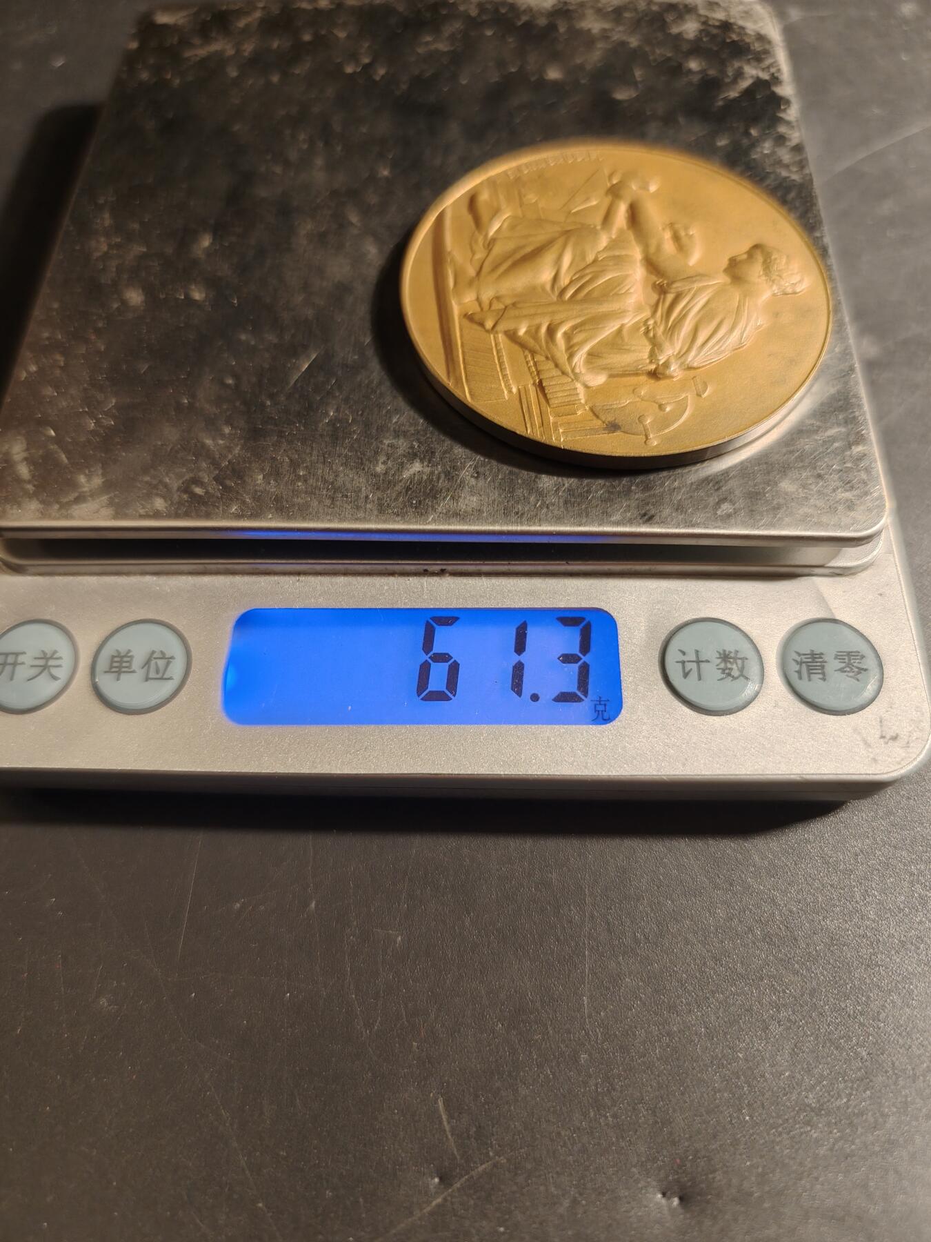 老王徽章第179期 法国1923年里昂丝绸业雇员联合会镀金大银章    原盒    800银镀金    工业女神    直径50mm     重量61.3g