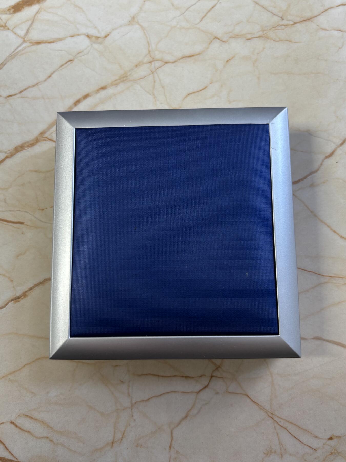 第189期拍卖 获奖帕劳2011年玉蚌含珠镶嵌珍珠异形纪念银币，25克，925银，发行2500枚