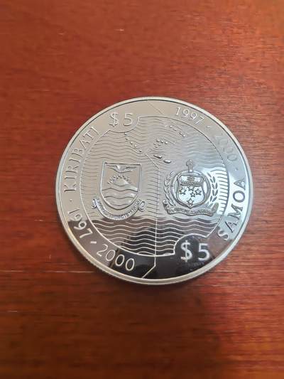 长老汇马年精选第十九场拍卖 1999-2000基里巴斯/萨摩亚两国联合发行千禧年5+5元精制银币，1盎司925银，未切割版