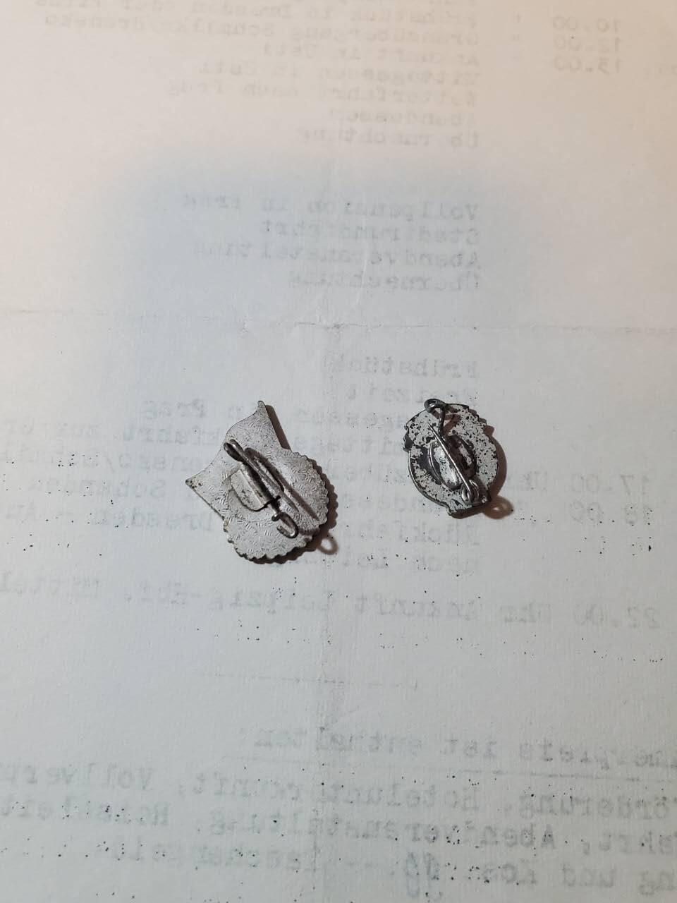 韵星假日拍卖第三十八期 -- Rimey Holidays Auction 38 民主德国套证章一组 -- 莱比锡社会主义建设银级奖章证书 农业社会主义建设感谢信和通知200马克奖金 会议日程文件 + 银级社会主义建设功勋活动家奖章+银级fdj活动家证章 完整一套 