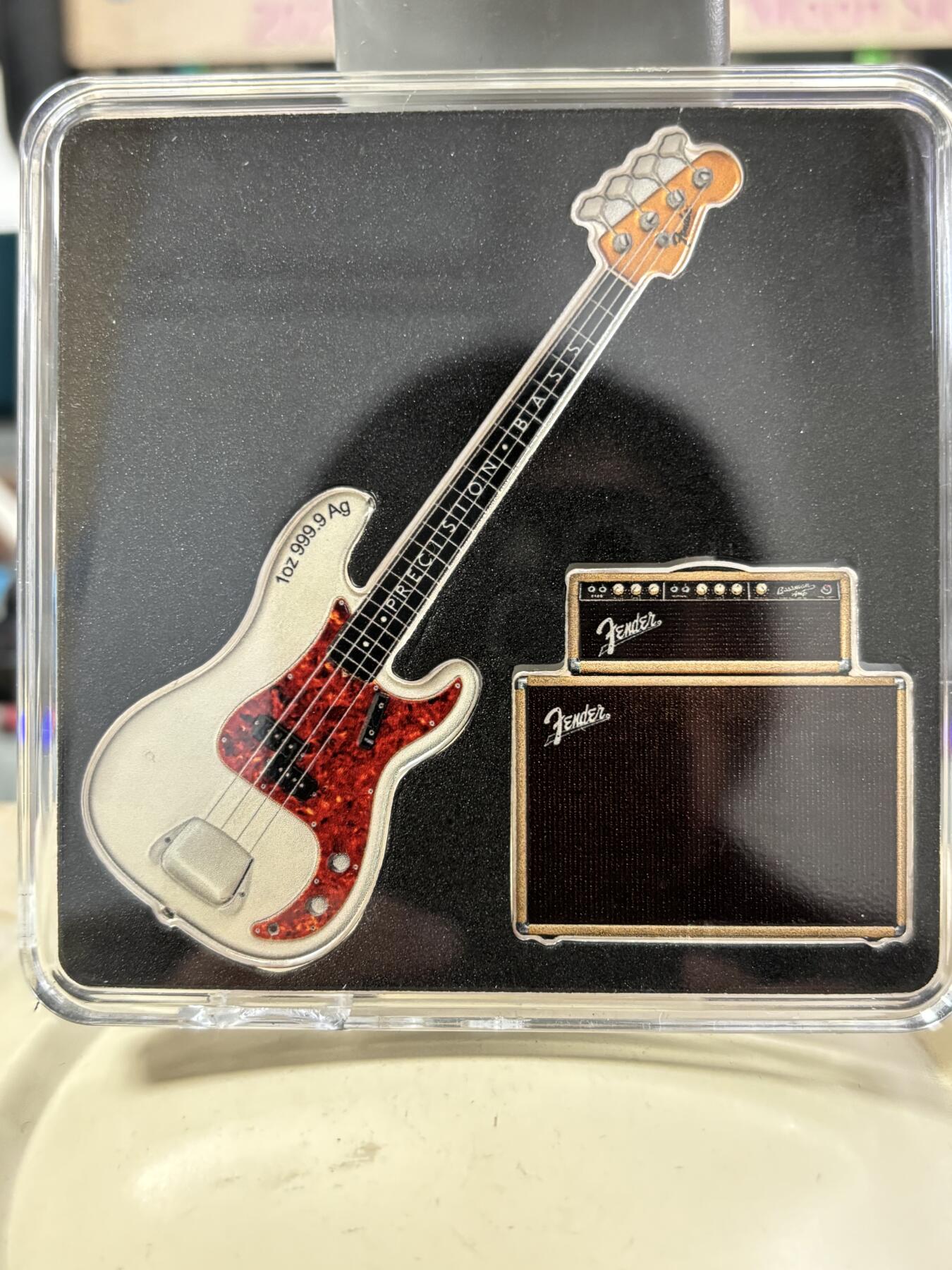 第189期拍卖 所罗门2023年吉他和放大器彩色纪念银币2枚套装，1盎司*2，999银，发行4000枚，塑料盒有破