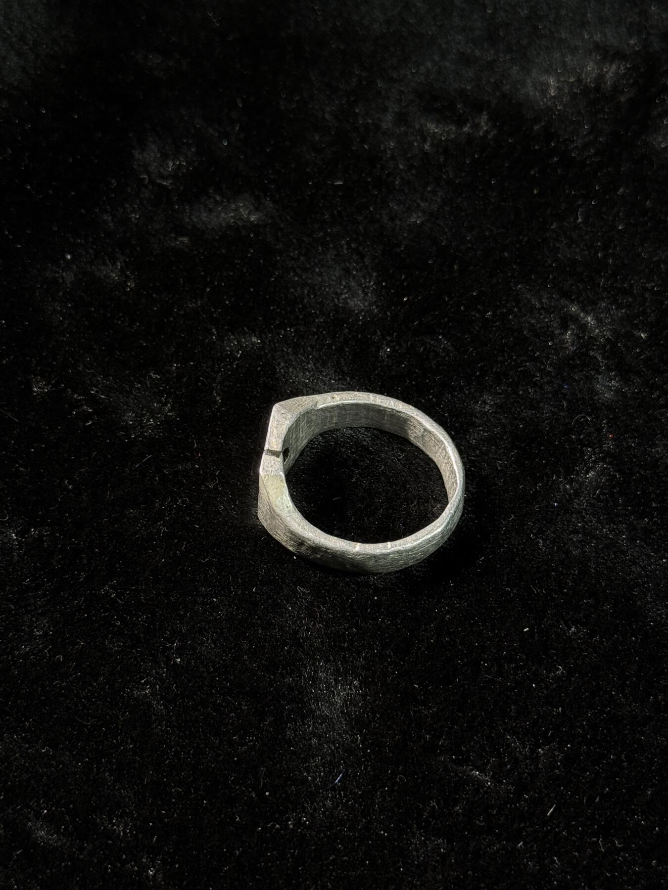 戎马世界章牌大赏第110期 芬兰 战时海岸炮兵战壕艺术戒指 飞机铝材手工制作