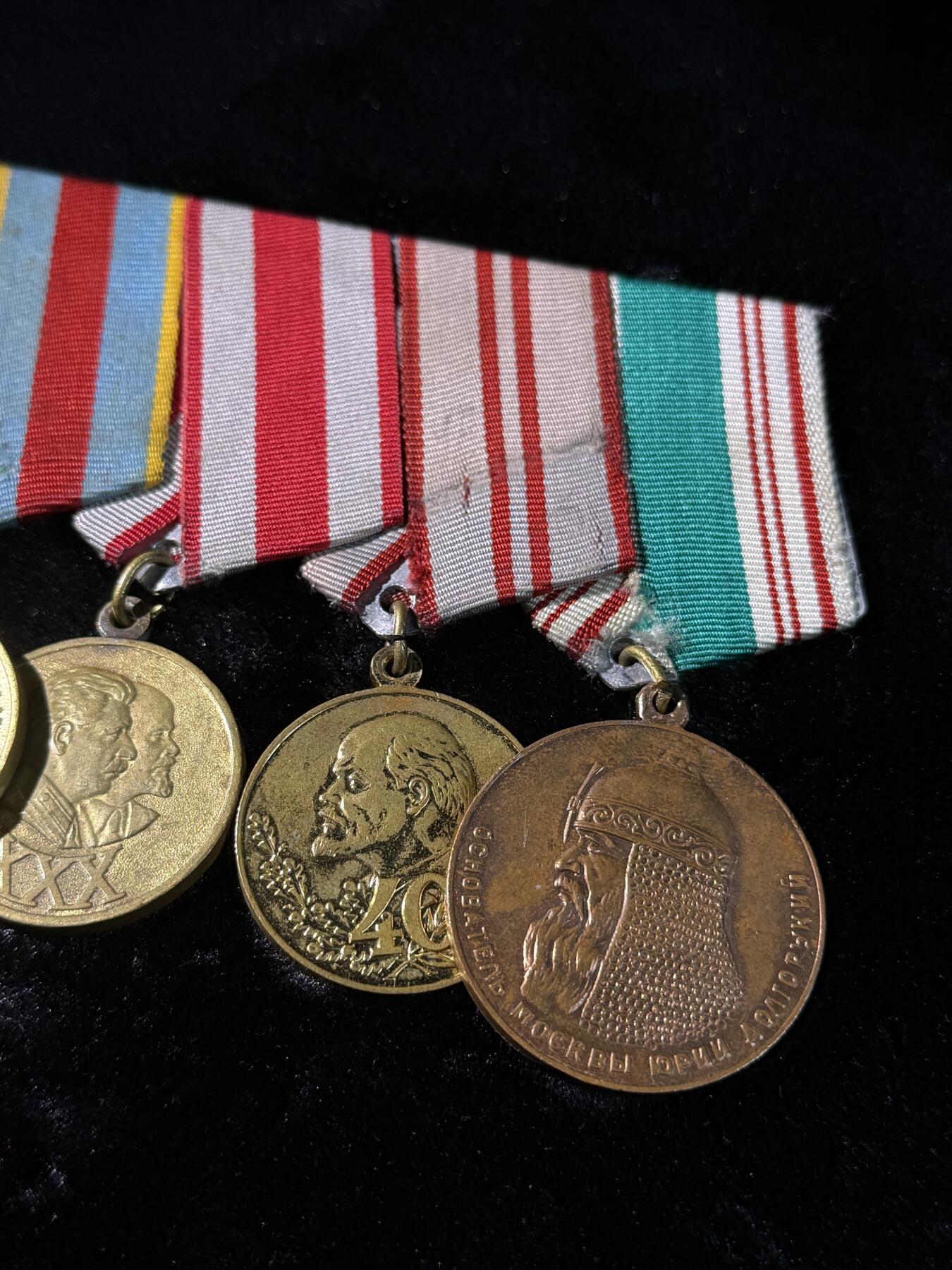 戎马世界章牌大赏第110期 苏联战役奖章奖章、建军周年奖章与莫斯科建成奖章联排