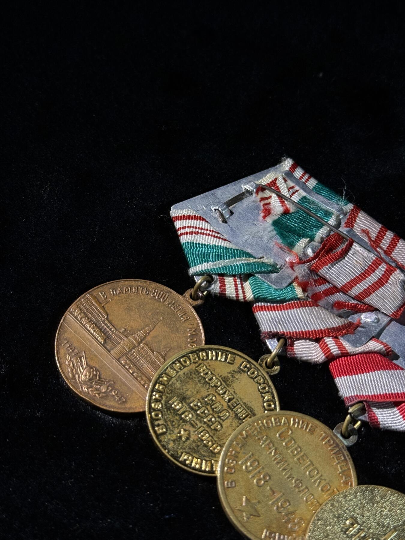 戎马世界章牌大赏第110期 苏联战役奖章奖章、建军周年奖章与莫斯科建成奖章联排