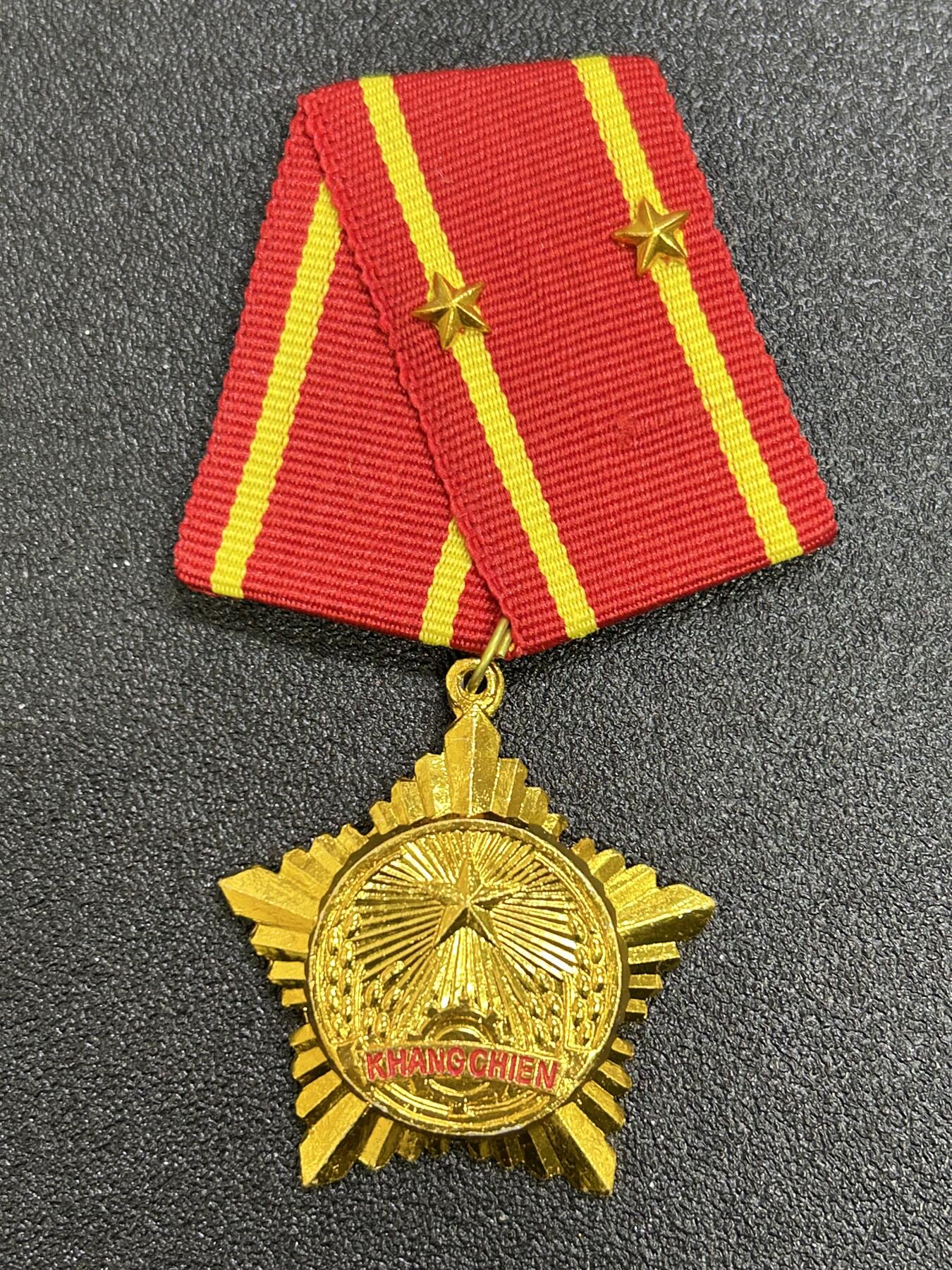 西秦中古拍卖第七十四期 越南二级抗战勋章 大挂版