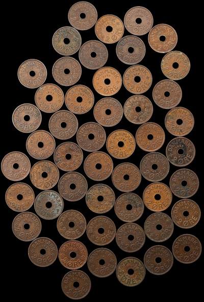 修遠堂世界钱币第102期 - 丹麦中孔2欧尔铜币50枚，1927-1940年，个别不平整或锈蚀