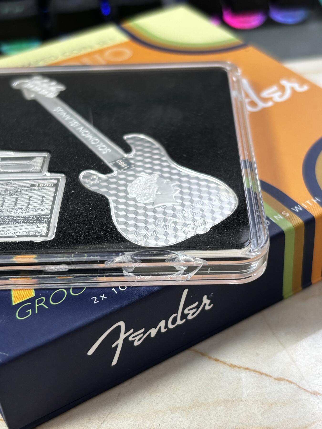 第189期拍卖 所罗门2023年吉他和放大器彩色纪念银币2枚套装，1盎司*2，999银，发行4000枚，塑料盒有破