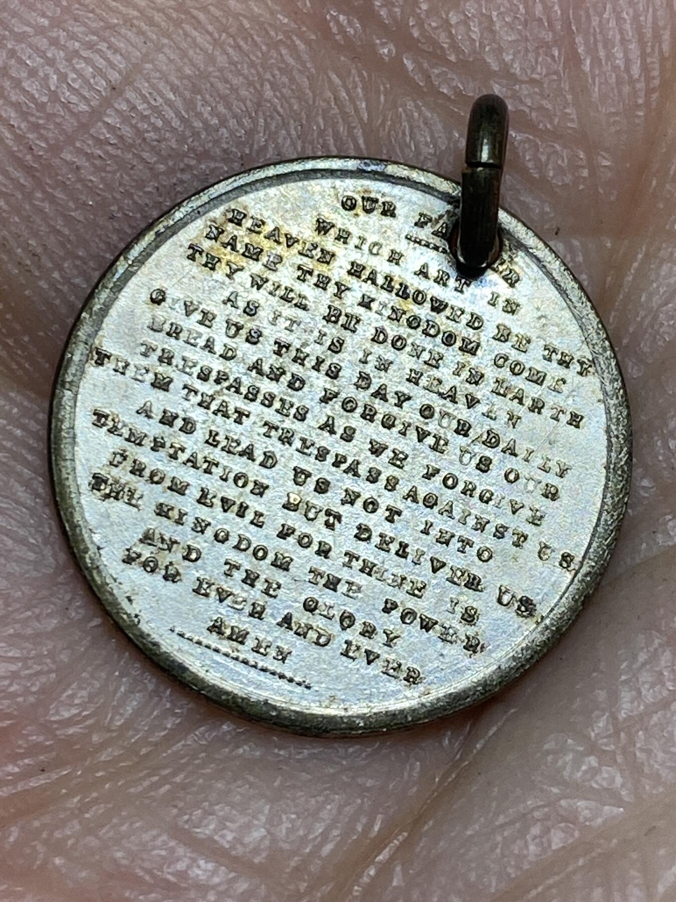 2026年第十五场(总第一百八十四场）外国好品散币场(免佣金) 英国19世纪末至20世纪初–微雕主祷文–微型吊坠，重1.4克