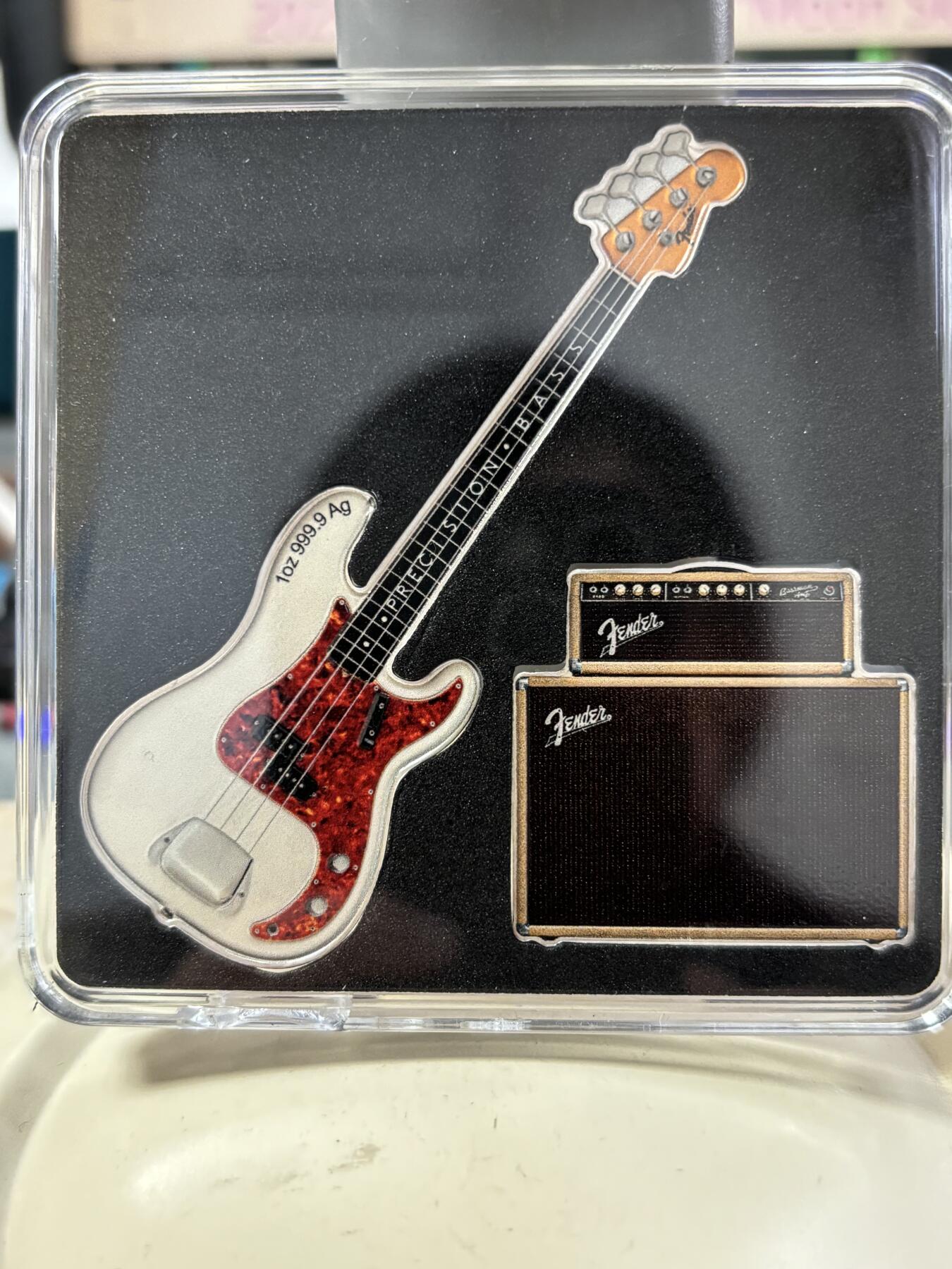 第189期拍卖 所罗门2023年吉他和放大器彩色纪念银币2枚套装，1盎司*2，999银，发行4000枚，塑料盒有破