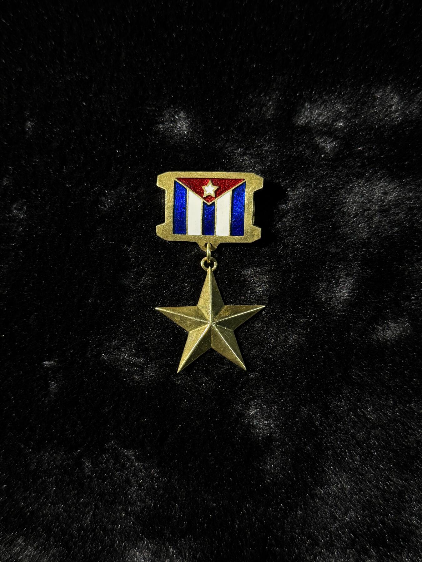 戎马世界章牌大赏第110期 古巴英雄奖章（古巴大金），铜制复刻