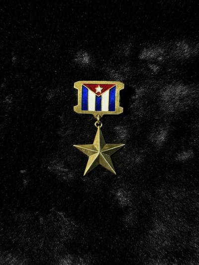 戎马世界章牌大赏第110期 - 古巴英雄奖章（古巴大金），铜制复刻