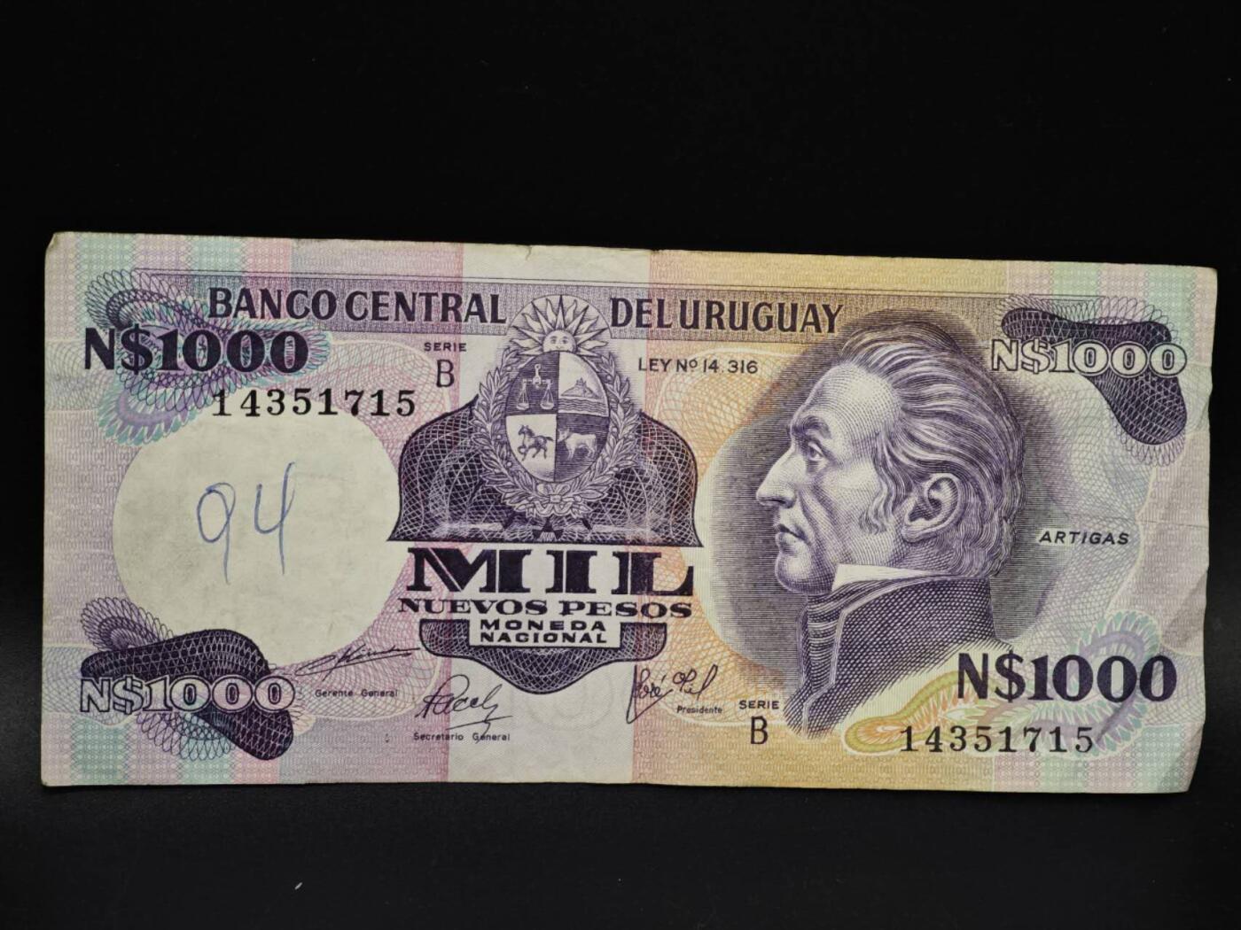 【淘币小摊】实时拍第八百五十四拍   无佣金福利纸币场   满百包邮可预留二周 每周一统一发货   乌拉圭1000比索纸币【有折】