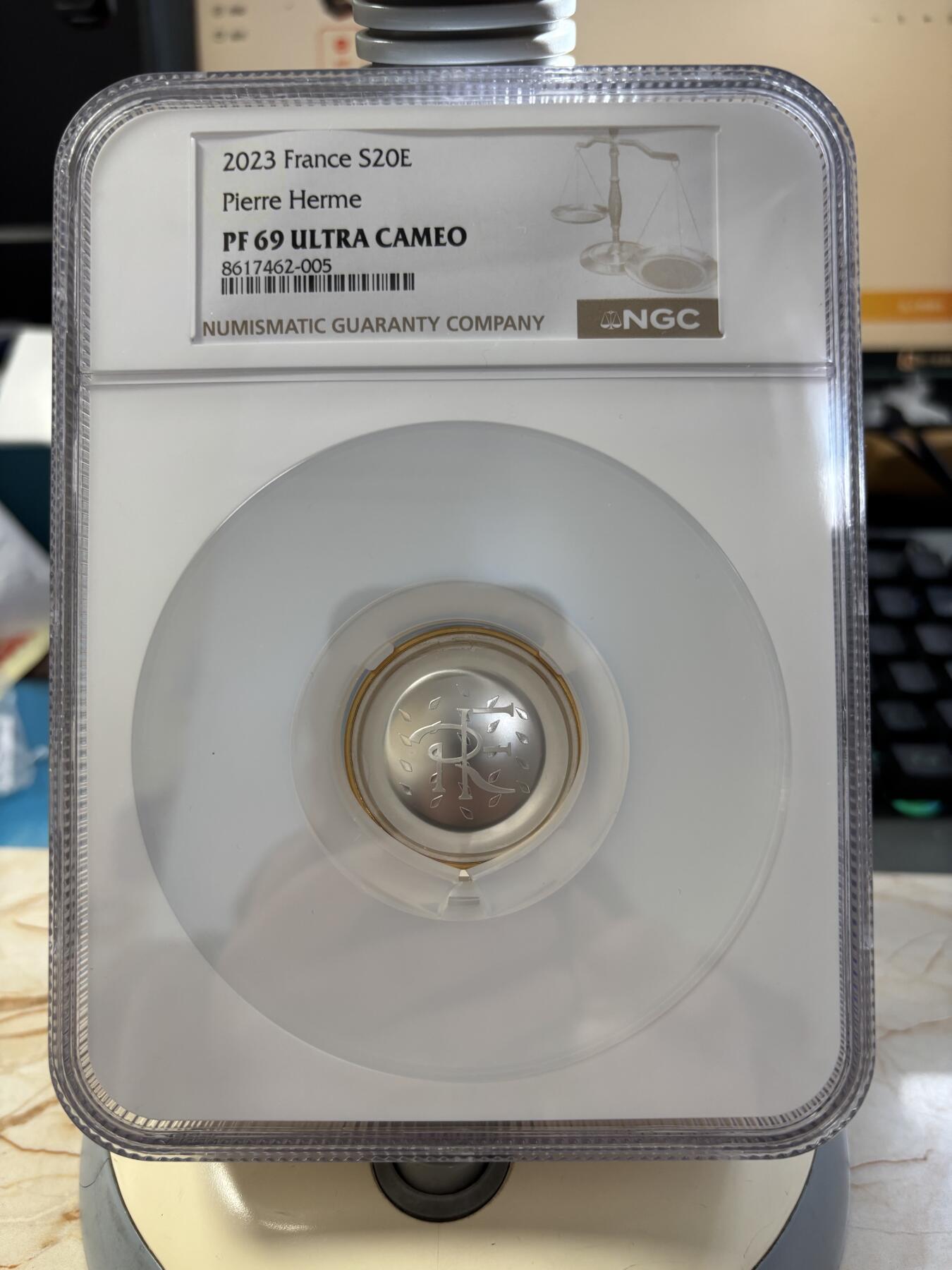 第189期拍卖 获奖法国2023年法兰西瑰宝甜点马卡龙小圆饼形银币NGC-PF69无盒无证书，获克劳斯2024年度最佳创意币大奖，999银，1盎司，发行5000枚