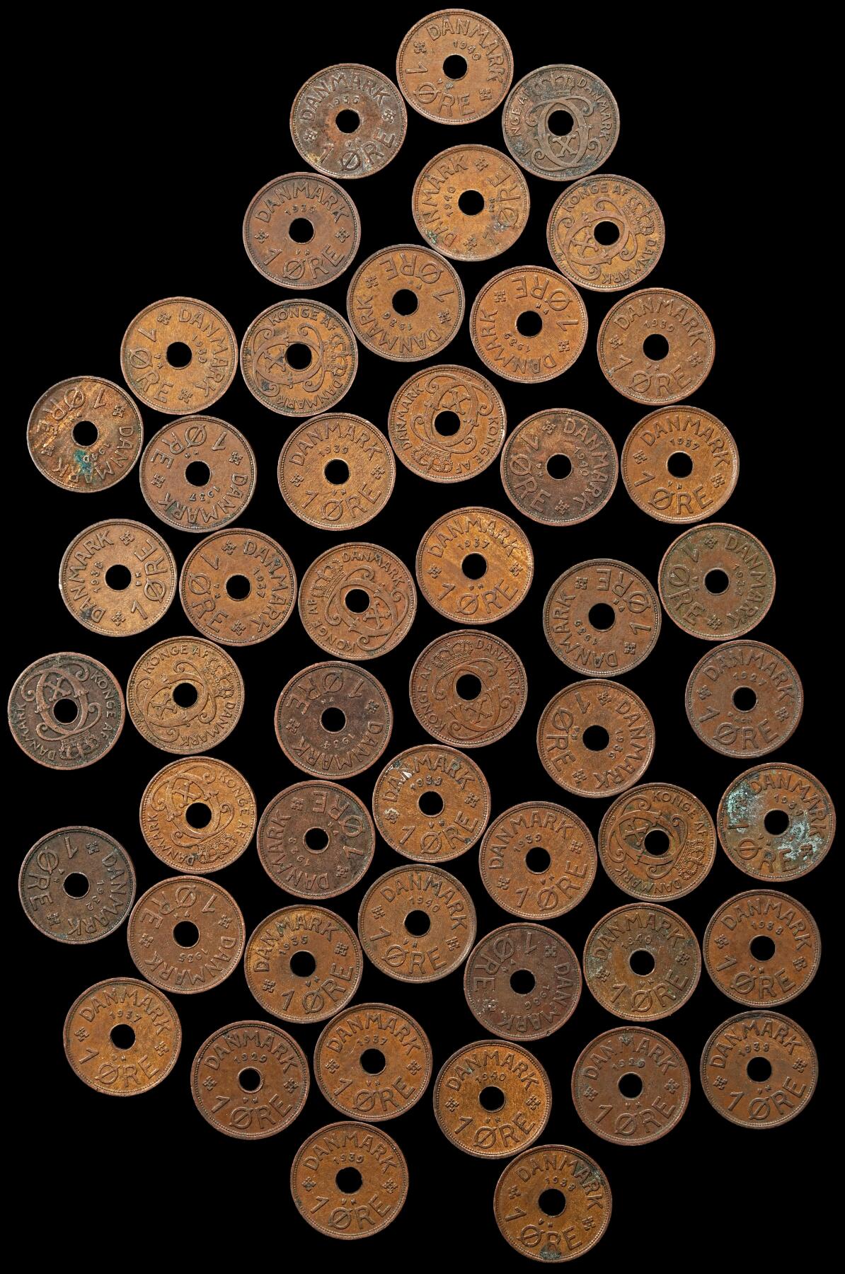 修遠堂世界钱币第102期 丹麦中孔1欧尔铜币50枚，1927-1940年，个别不平整或锈蚀