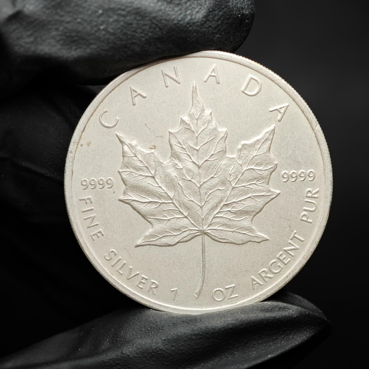 金瓯小拍第三期 古今币章 银价专场 加拿大枫叶银币2008年 重31.3克直径38mm 品相一般 磨砂处理+划痕