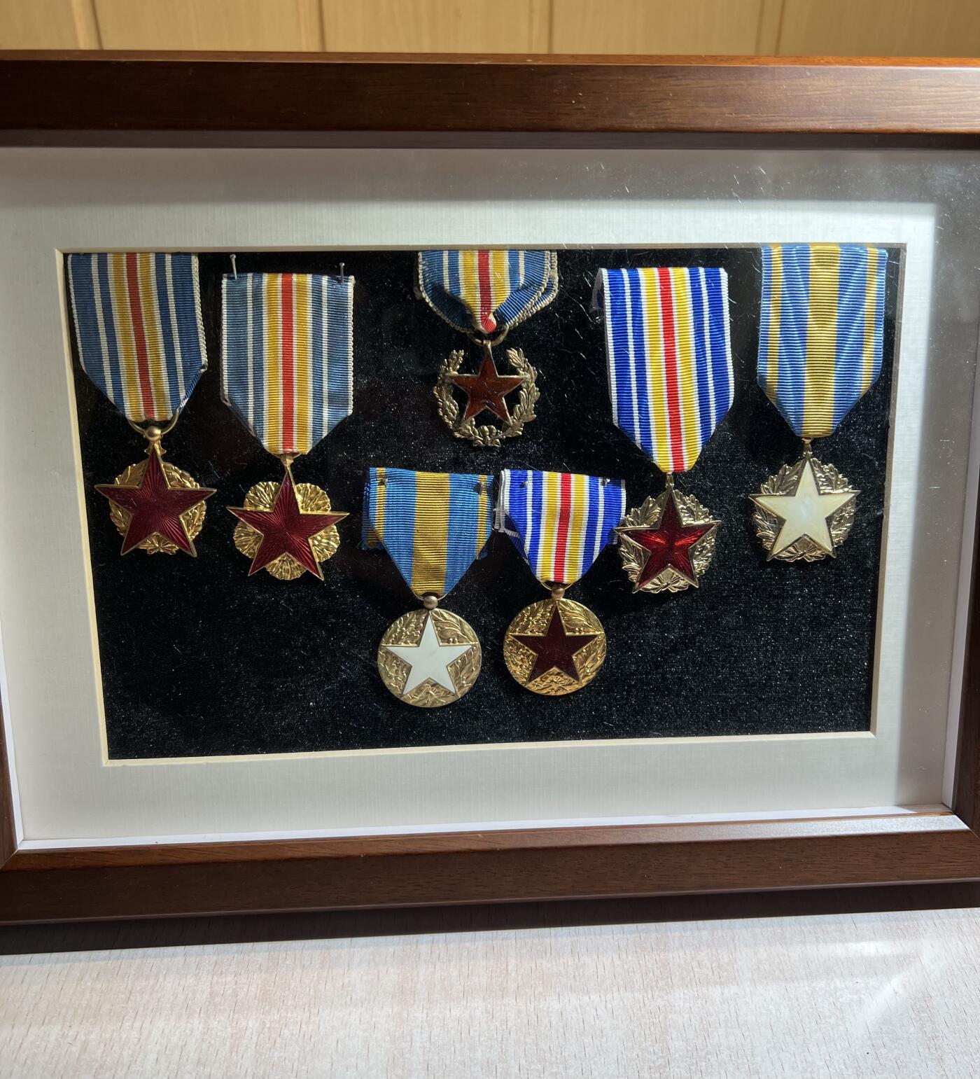 大猫徽章拍卖 第287期 法国战争伤害奖章，办法给战事受伤的军人及平民，大全套。1916年颁发至一战到二战及近代。