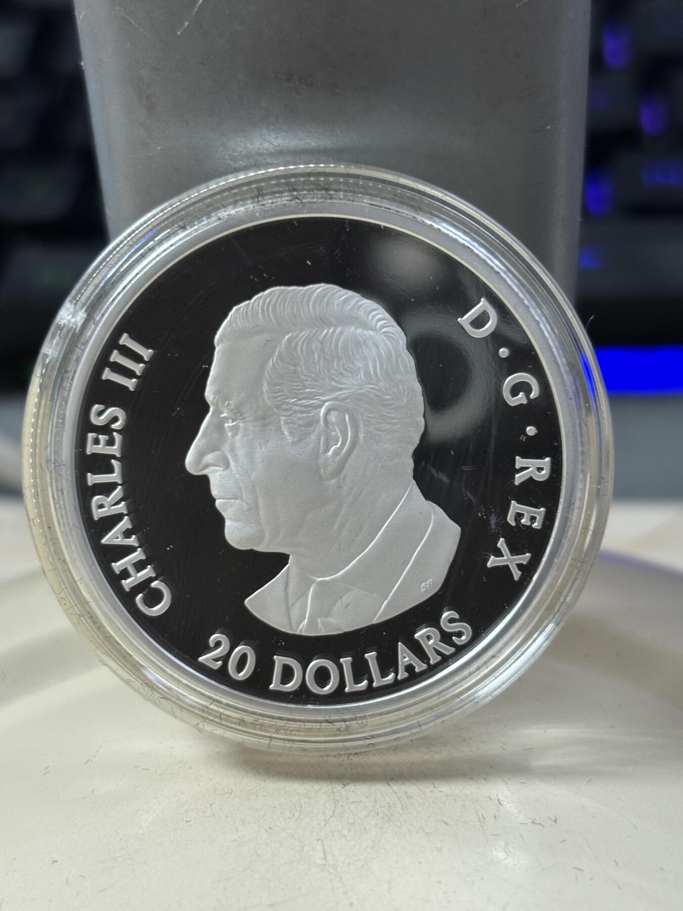 第189期拍卖 加拿大2025年月空下的乌鸦1盎司全息幻彩精制纪念银币，999银，发行7500枚