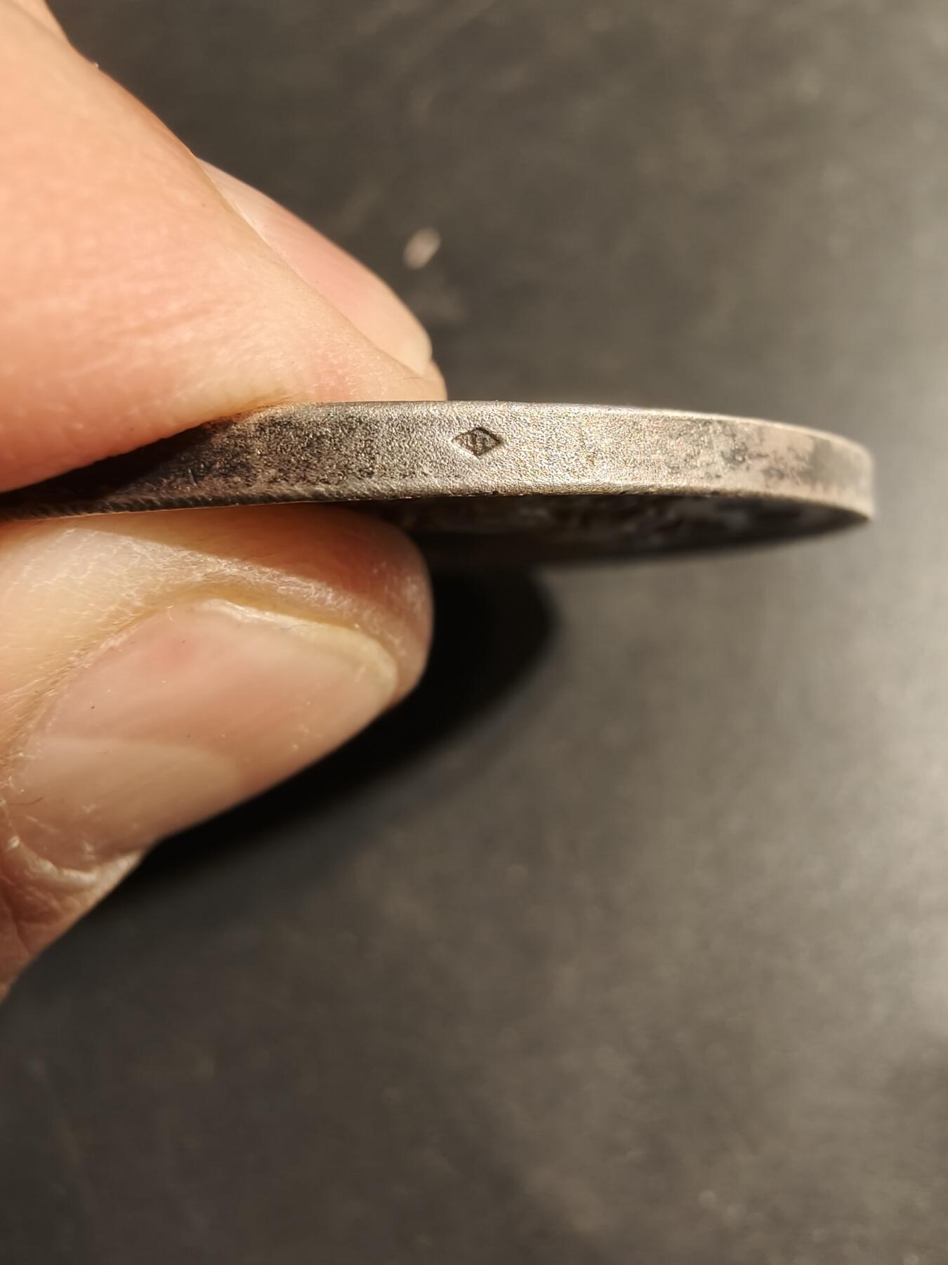 老王徽章第179期 法国1885年埃唐普市大型音乐竞赛银奖章    野猪头银标   直径57mm    重量57.3g      带盒子