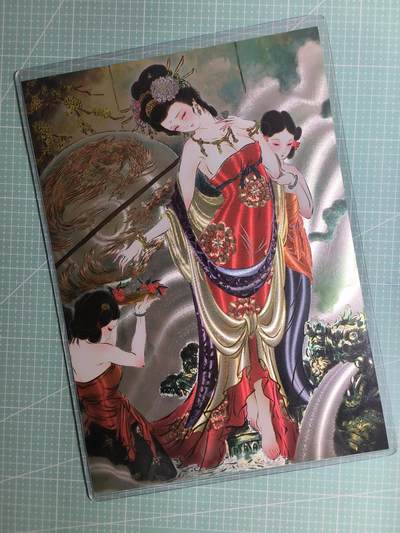 第20期  2026马年祝大家 身体健康 万事如意 (持续收拍品中…) - 【A4粗闪】焱卡文化×雕仙《四大美女》编号888 杨玉环(带卡夹)