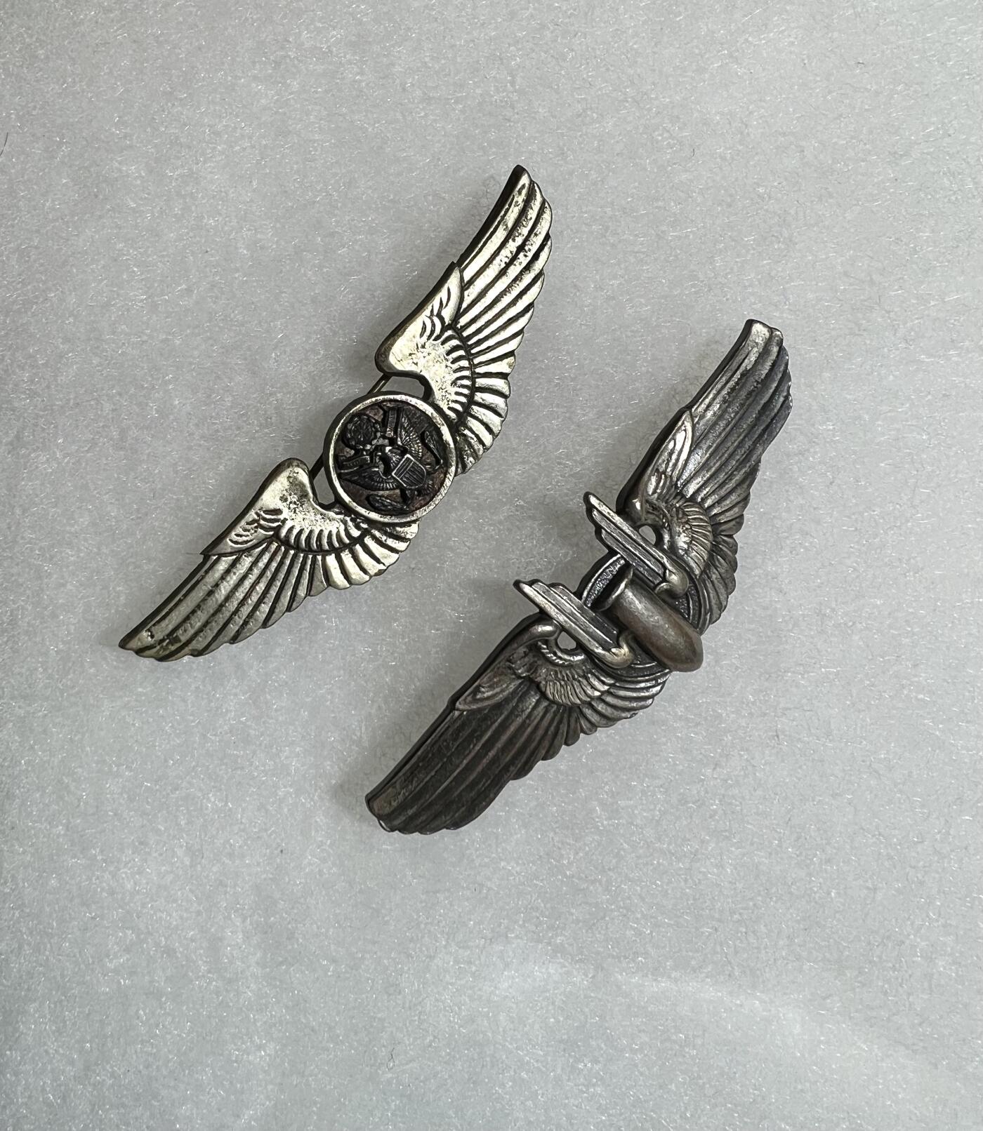 大猫徽章拍卖 第287期 飞虎队轰炸机飞行员大套，属于Glenn F. Murry，包含杰出飞行十字勋章（带刻名，有损，带事迹）、空军奖章、血符、中缅印臂章（金属丝编制）、轰炸和陆军飞行技能章、狗牌等等，附带打印得主资料。