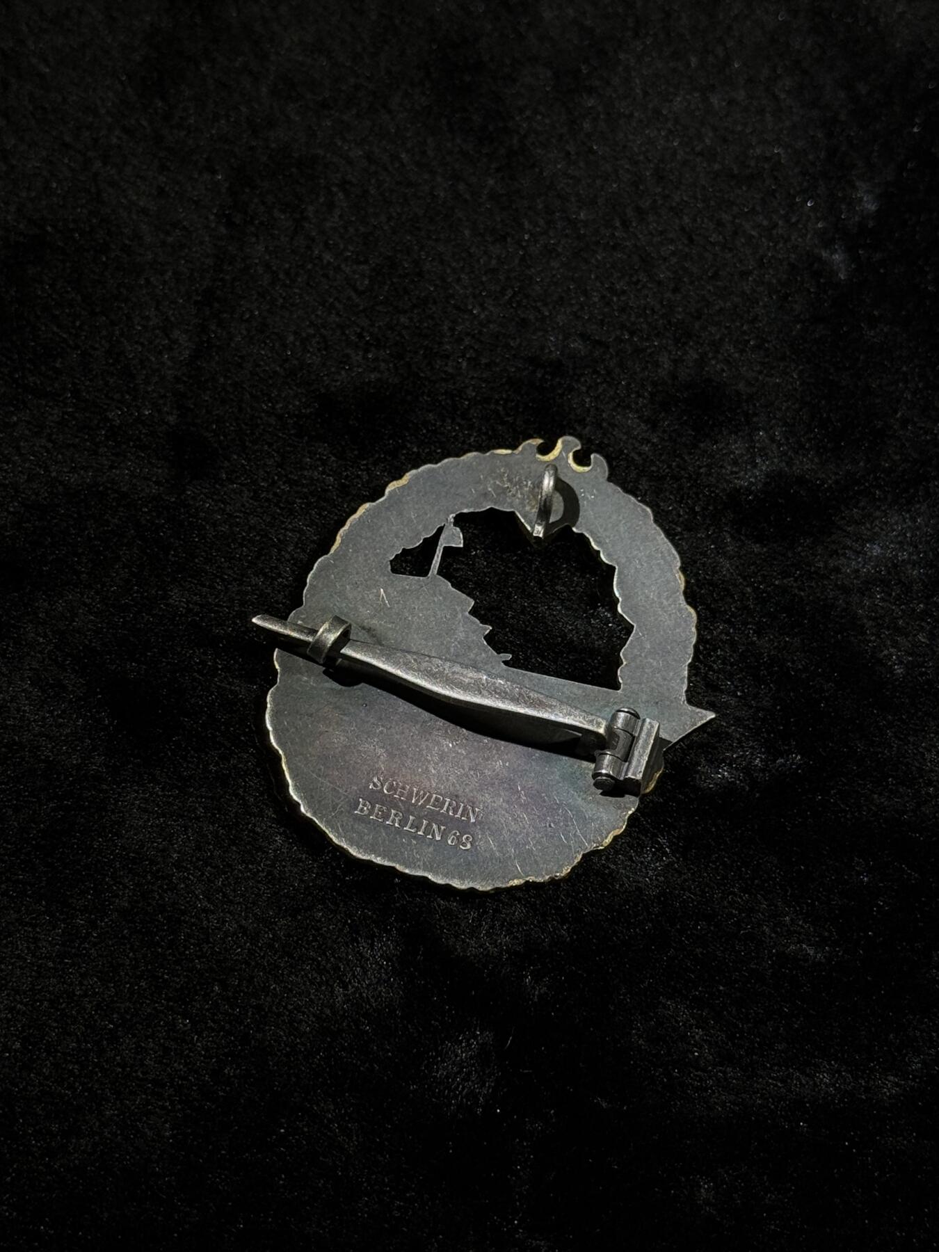 戎马世界章牌大赏第110期 铭记历史！珍爱和平！德国二战驱逐舰证章  铜制 海军大厂 什末林造