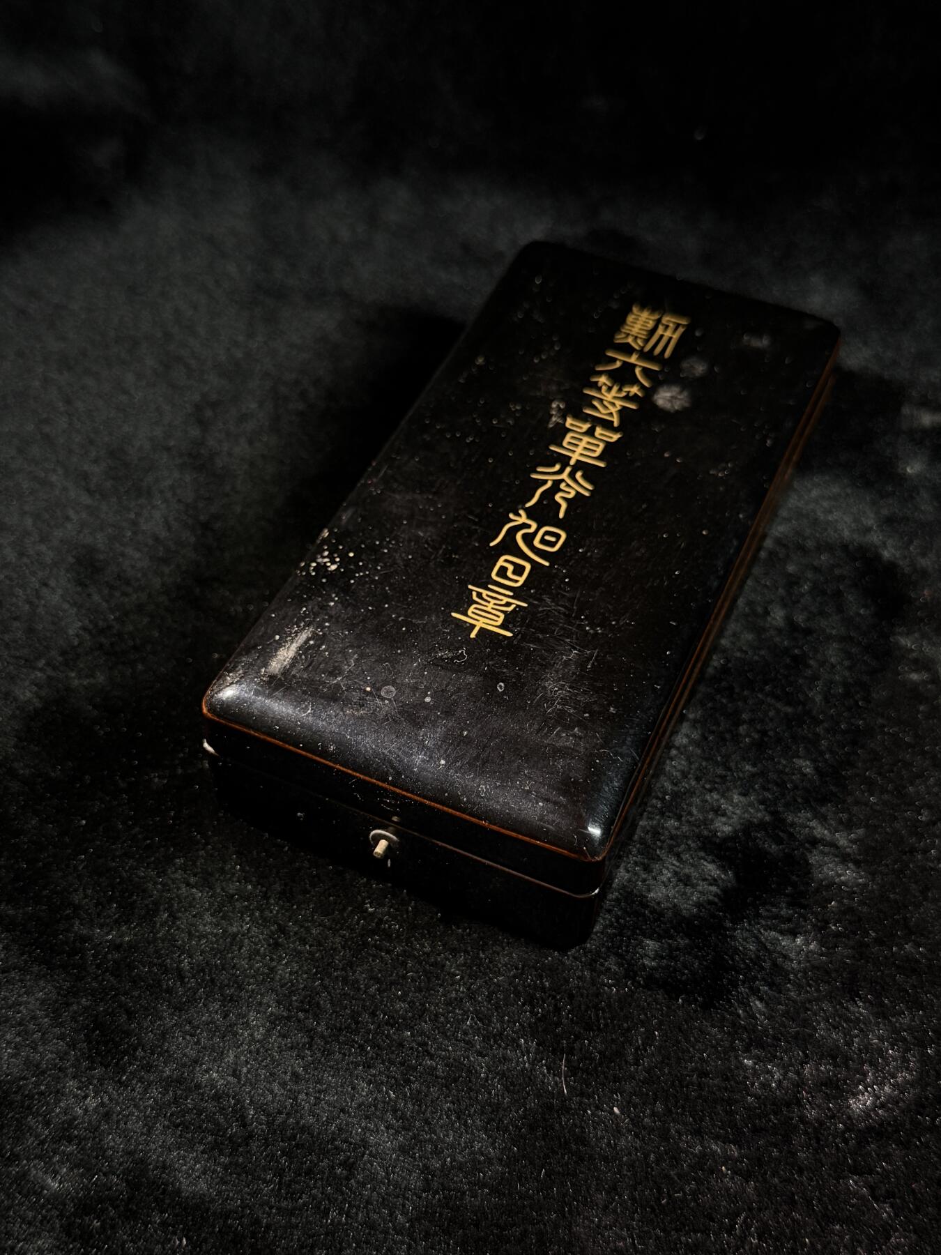 戎马世界章牌大赏第110期 日本勋六等旭日章，银制，盒子盒扣缺失，上挂缺少挂钩