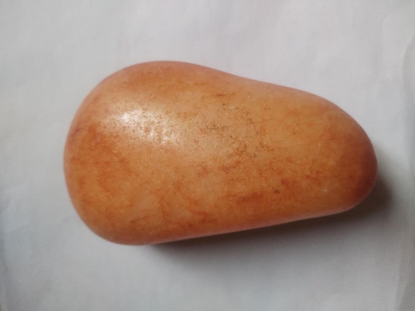 综合 和田玉原石 900克左右。