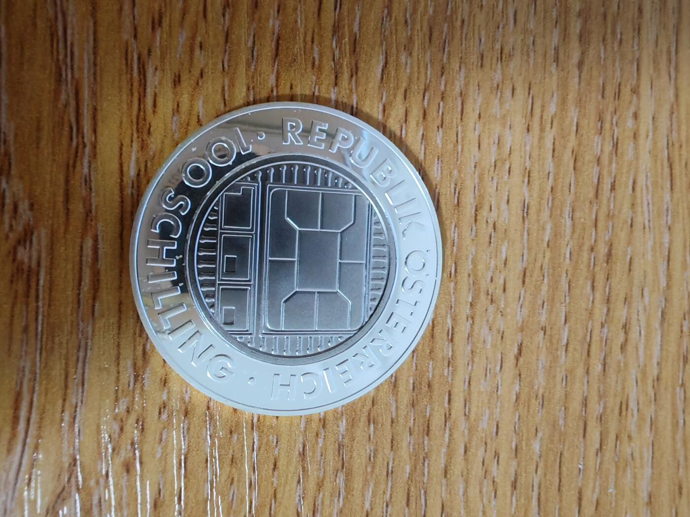 长老汇蛇年精选第九十五场拍卖  2000奥地利千禧年100先令银钛双金属精制银币，含银9.95克900银，价高品种