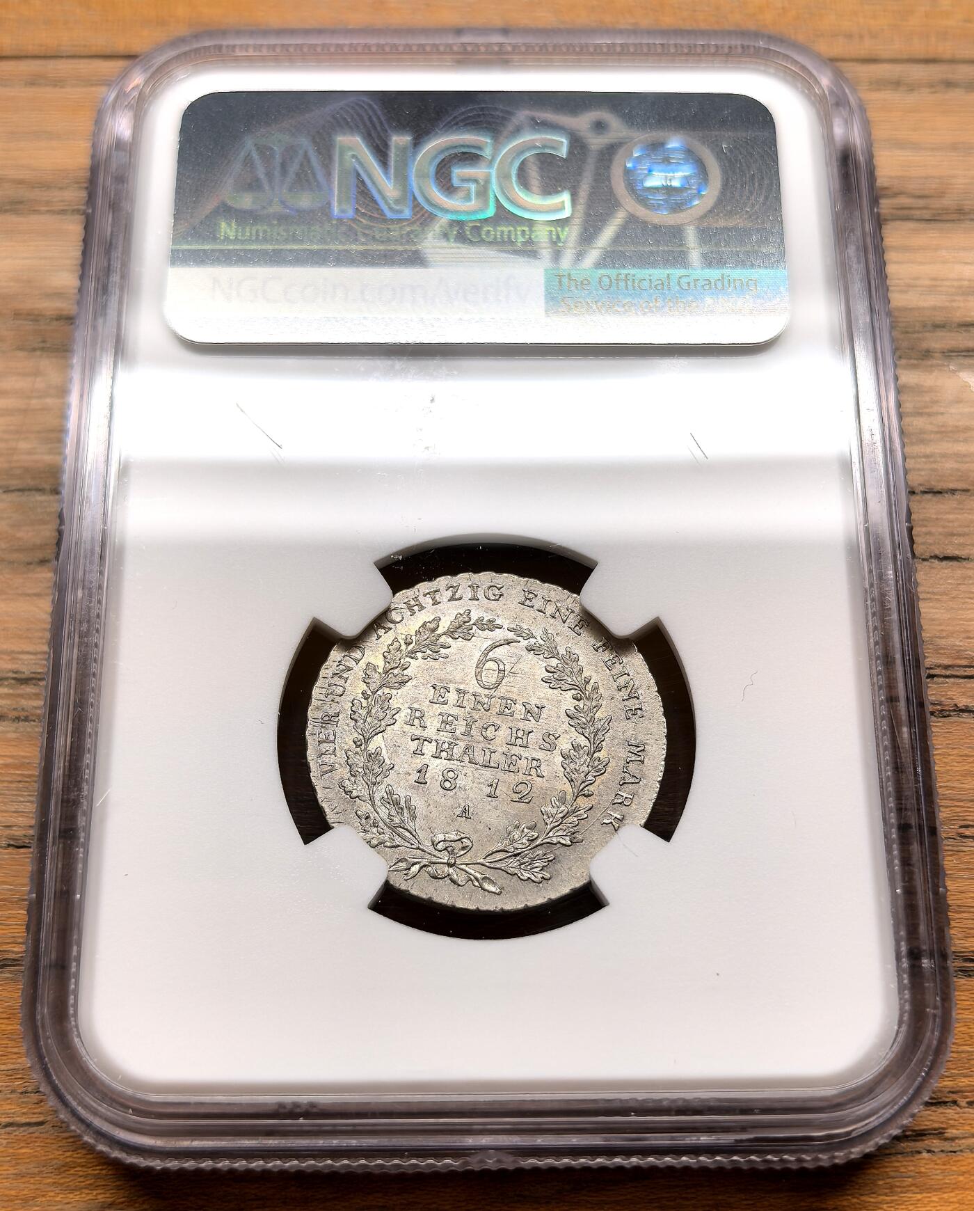 凡希社世界钱币微拍第三百十九期 1812A德国普鲁士王国威廉三世1/6泰勒NGC-MS62，1812年正值拿破仑战争的关键时期，普鲁士作为反法同盟成员，发行此币以支撑战时经济与流通需求，此枚通体欧陆灰彩，压铸细节深峻，光泽优美。