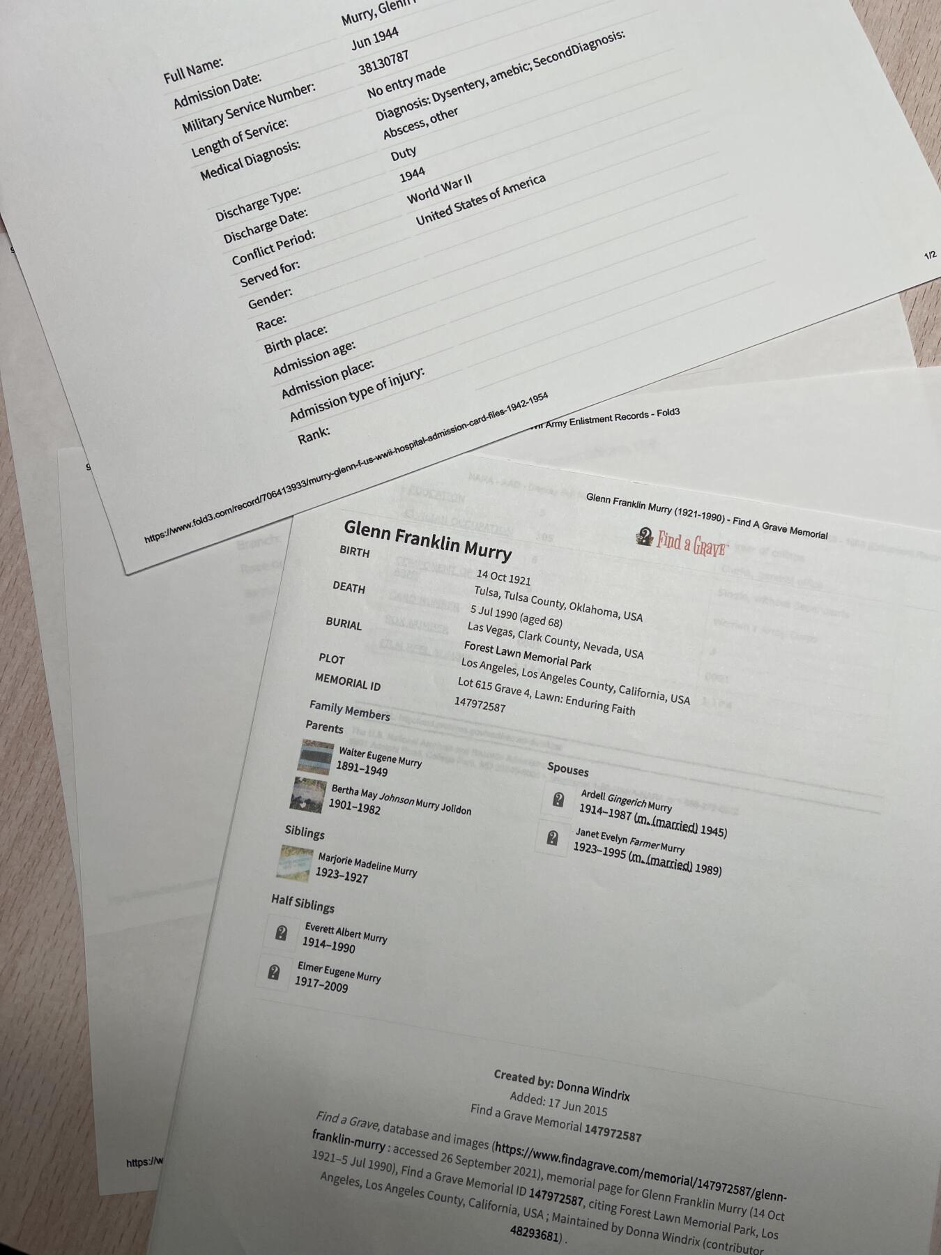 大猫徽章拍卖 第287期 飞虎队轰炸机飞行员大套，属于Glenn F. Murry，包含杰出飞行十字勋章（带刻名，有损，带事迹）、空军奖章、血符、中缅印臂章（金属丝编制）、轰炸和陆军飞行技能章、狗牌等等，附带打印得主资料。