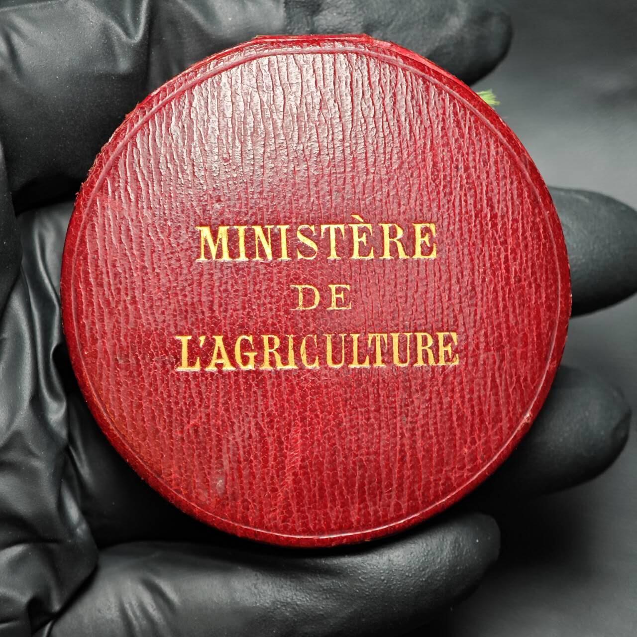 金瓯小拍第三期 古今币章 银价专场 法国农业部大银章1896年 重64克直径50mm 边铭丰饶角ARGENT 带原盒无法关闭