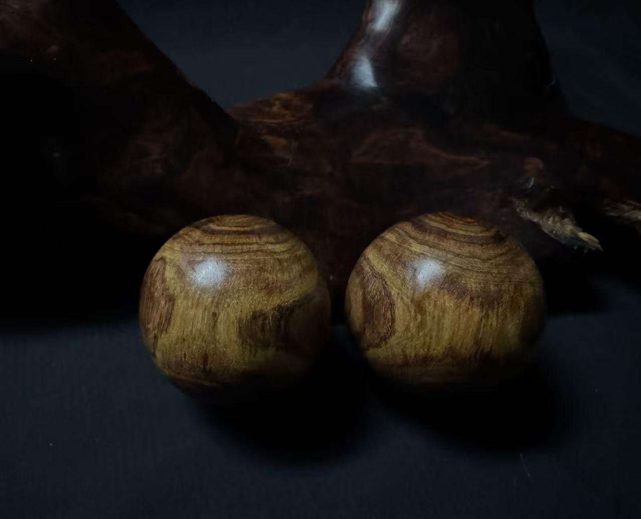 零元拍：  对眼海南黄花梨大手球一对，尺寸：45MM