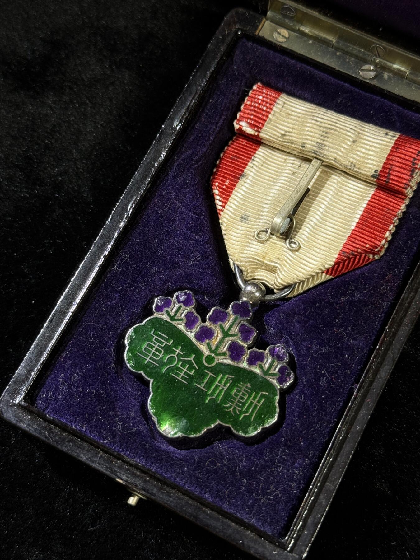 戎马世界章牌大赏第110期 日本勋七等青色桐叶章，银制，珐琅有损