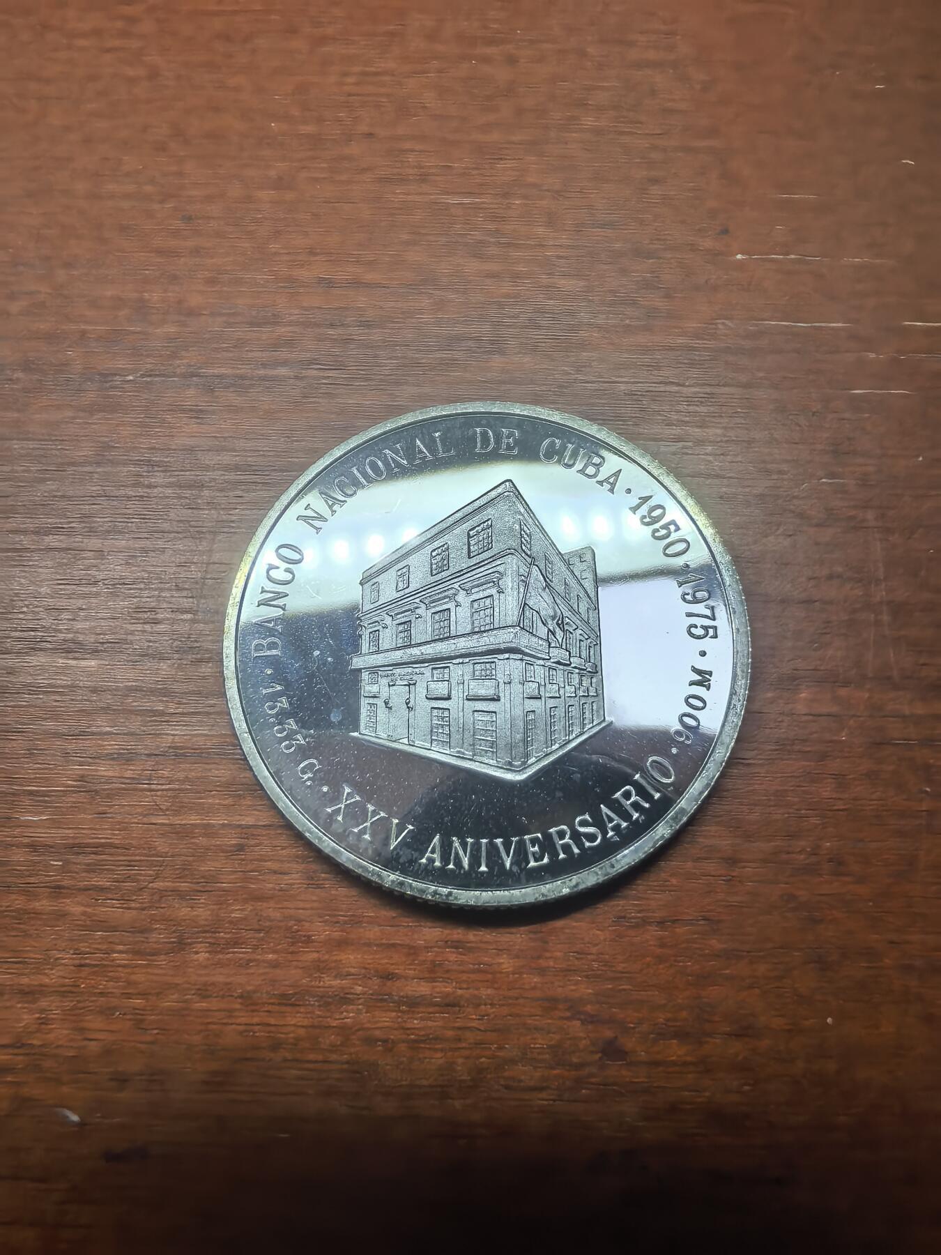 长老汇蛇年精选第九十五场拍卖 1975古巴国家银行成立25周年5比索精制银币，13.33克900银，首枚5比索银币