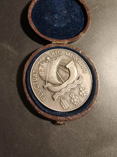 老王徽章第179期 - 法国巴黎市大银章      原盒    950银    1967年实授    直径50mm    重量61.5g