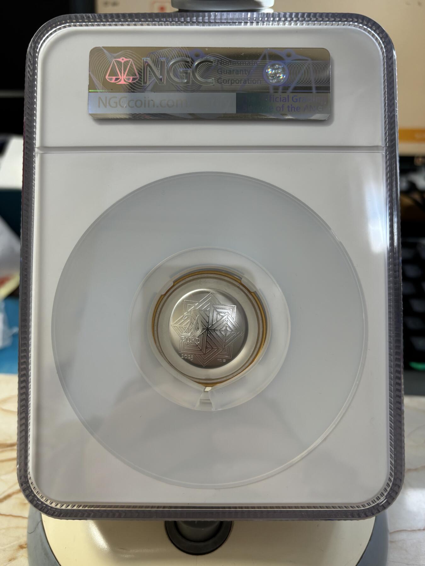 第189期拍卖 获奖法国2023年法兰西瑰宝甜点马卡龙小圆饼形银币NGC-PF69无盒无证书，获克劳斯2024年度最佳创意币大奖，999银，1盎司，发行5000枚