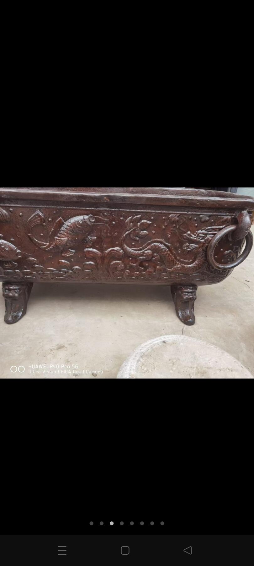 全品铸铁鱼龙变化盆老门海，高浮雕两面工一样，做工精堪，是庭院，四合院院中摆放，古代门海的寓意是带来财源和避祸。古人认为门前有海，如果里面储满水的话，就意味着钱到家。重700斤左右