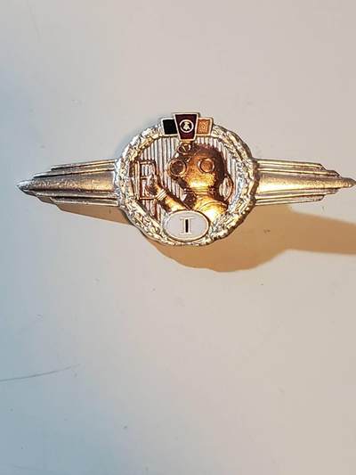 韵星假日拍卖第三十八期 -- Rimey Holidays Auction 38 - 民主德国60版本一级人民军潜水证章 早期版本 非常少见的特殊证章  转轮版