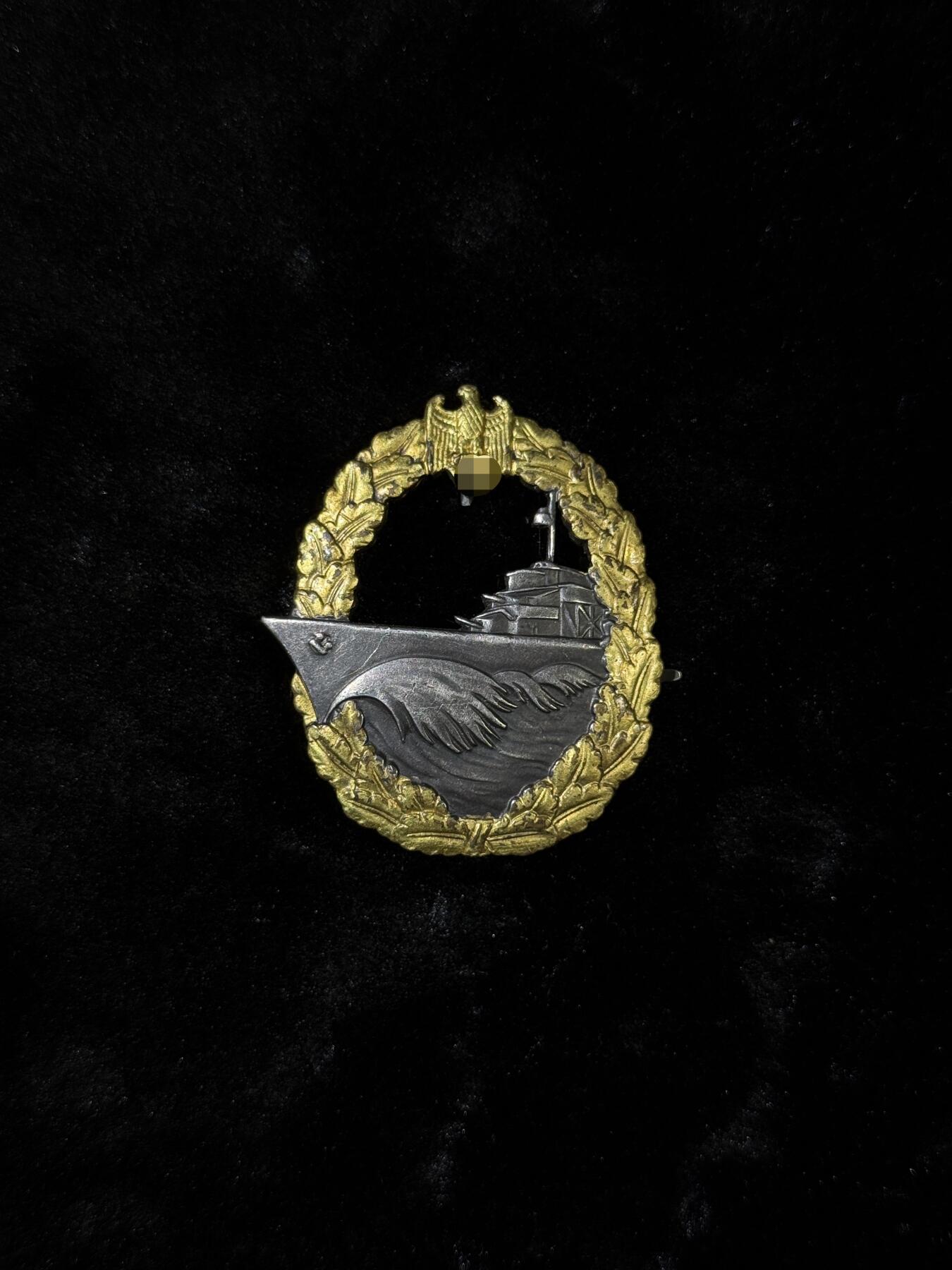 戎马世界章牌大赏第110期 铭记历史！珍爱和平！德国二战驱逐舰证章  铜制 海军大厂 什末林造