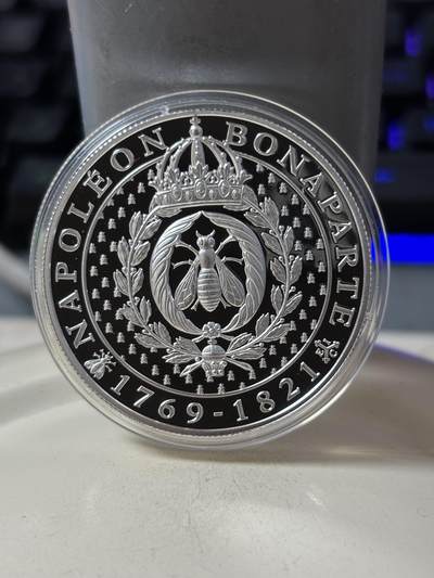 第189期拍卖 - 圣赫勒拿2021年拿破仑勋章上的蜜蜂精制银币，999银，发行1000枚