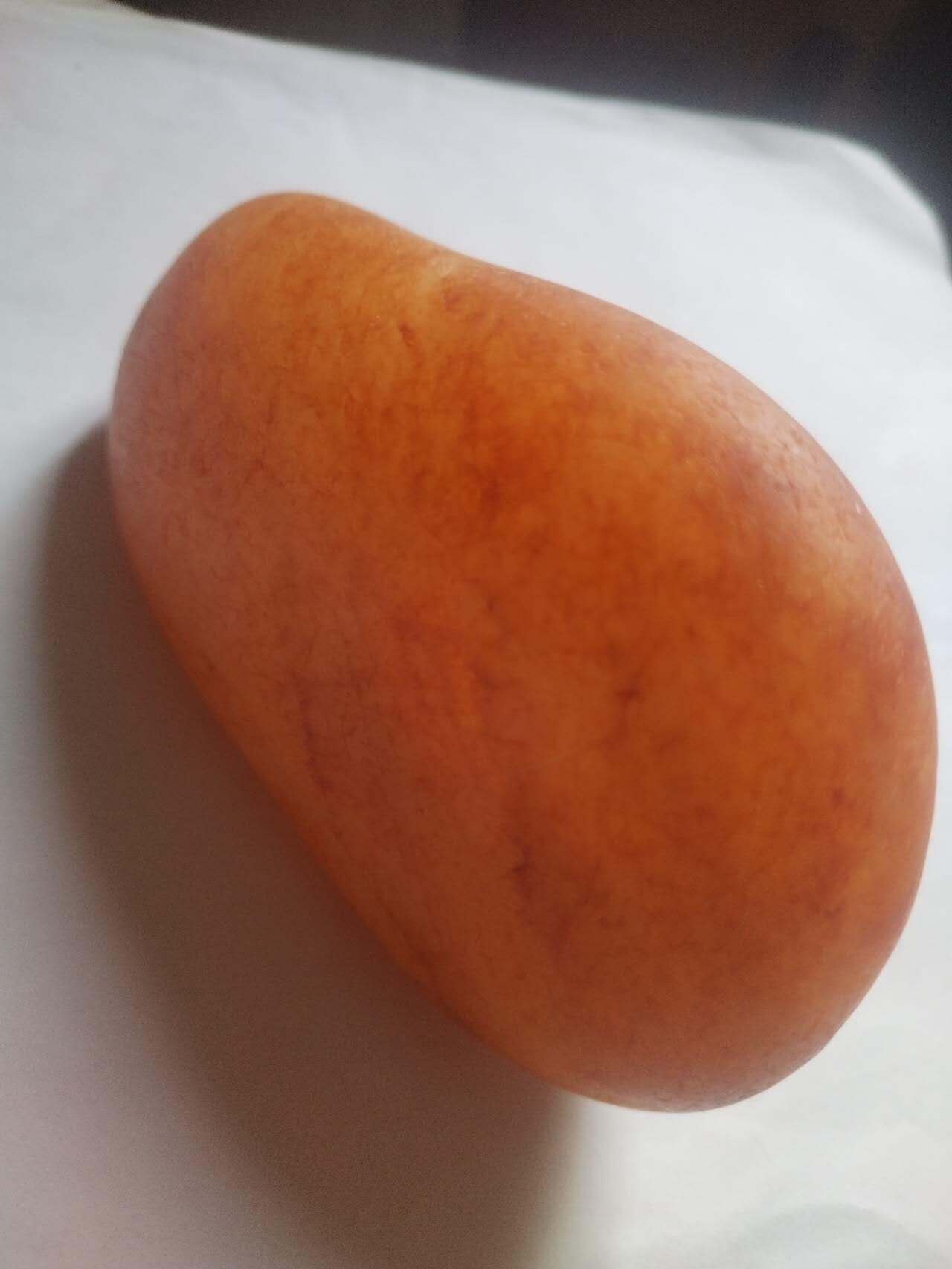 综合 和田玉原石 900克左右。