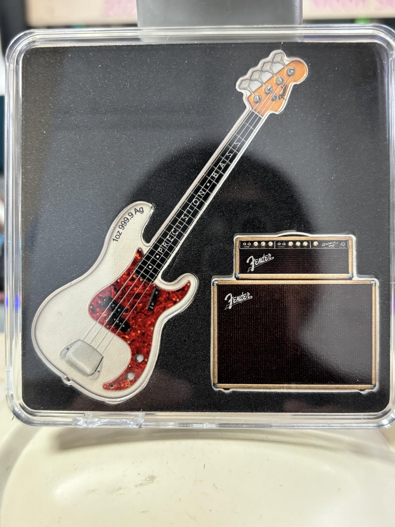 第189期拍卖 所罗门2023年吉他和放大器彩色纪念银币2枚套装，1盎司*2，999银，发行4000枚，塑料盒有破