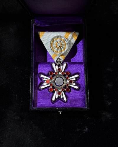 戎马世界章牌大赏第110期 - 日本勋四等瑞宝章，珐琅有损