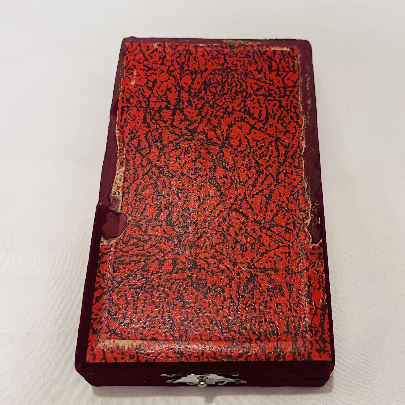 韵星假日拍卖第三十八期 -- Rimey Holidays Auction 38 二等服务奖章，带原盒与略章一套，担任公职二十年获得