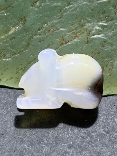 精美海洋玉髓手工雕刻灵鼠吊坠一颗 - 精美海洋玉髓手工雕刻灵鼠吊坠一颗
